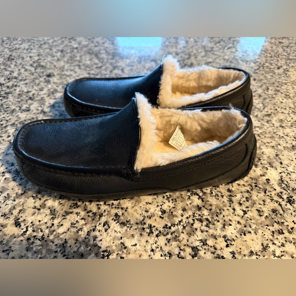 Men’s UGG Ascot Black slippers